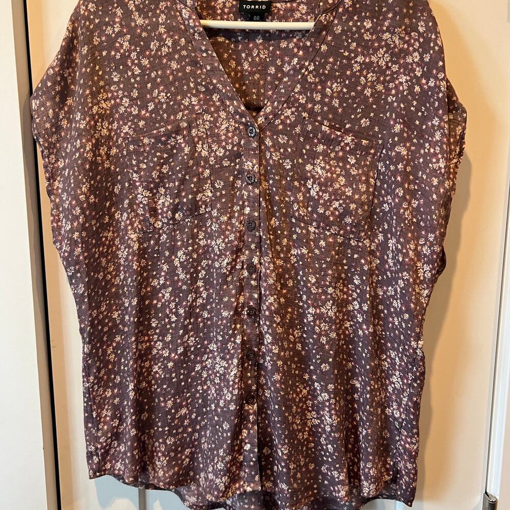 (00 or Med-Large) Torrid Button-front Dolman Top